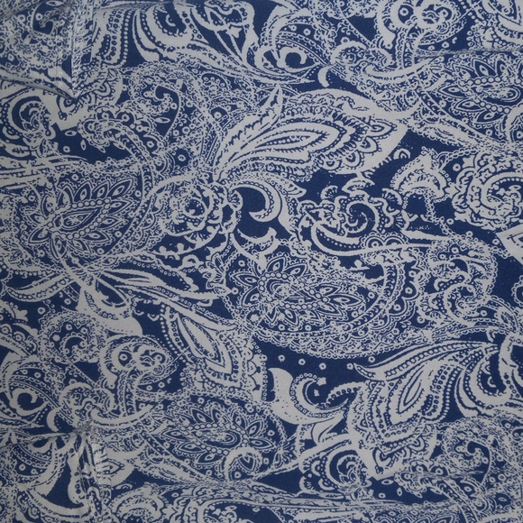 Women's Sleeveless Top with Blue Patterns Size Large - Picture 2 of 4